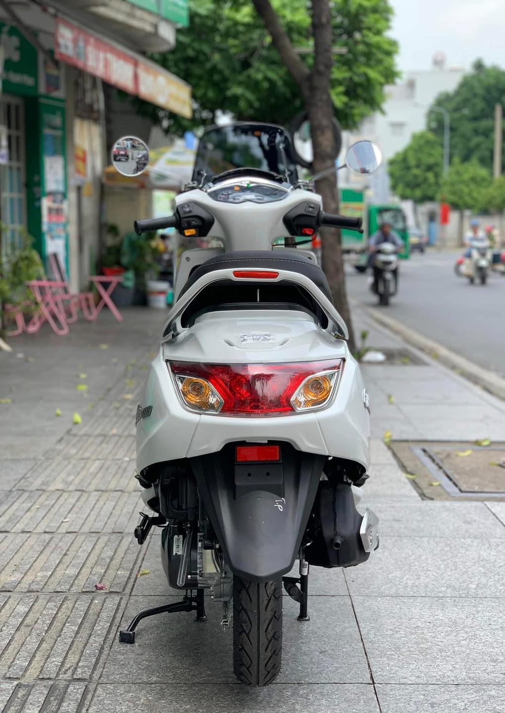 Mặt đồng hồ hiện đại của xe