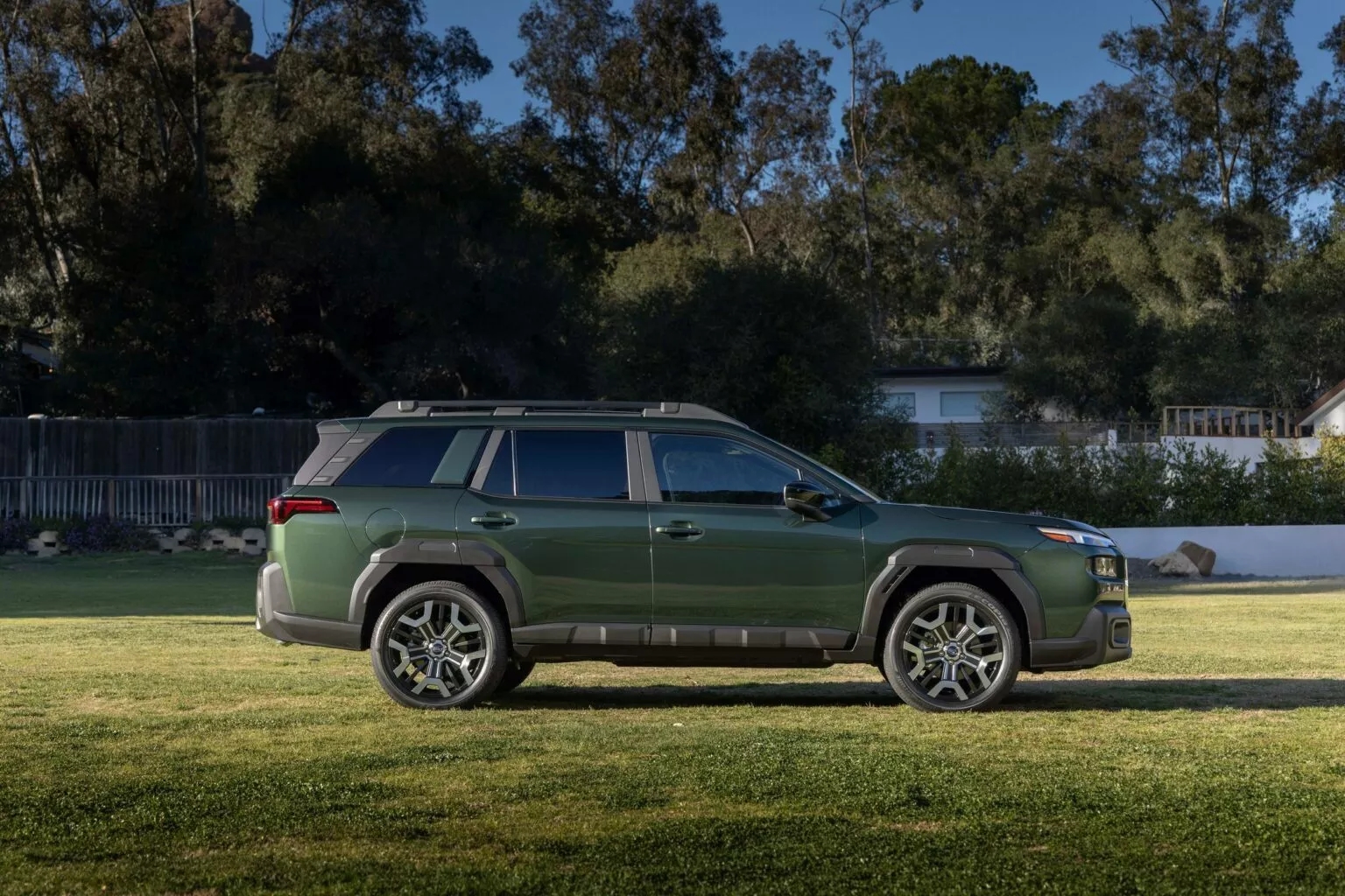 Vòm bánh xe vuông vức Subaru Outback