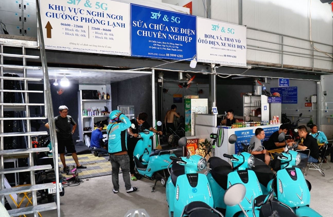 Quán cà phê có trạm sạc xe đang được nhiều tài xế lựa chọn