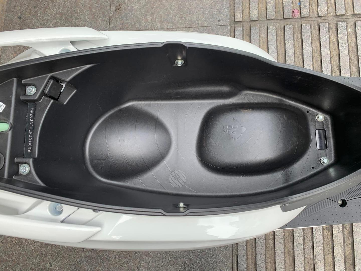 Thiết kế tổng thể của xe từ bên hông