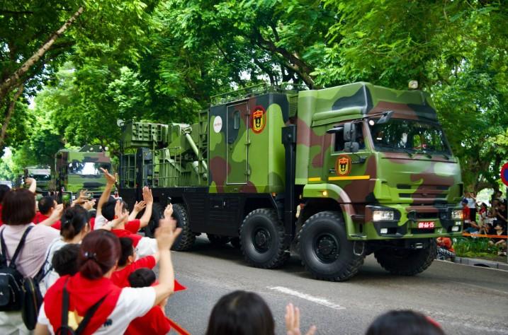 Chiến sĩ Cảnh sát cơ động trên xe đặc chủng