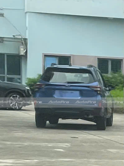 Subaru Forester 2025 góc nhìn bên hông