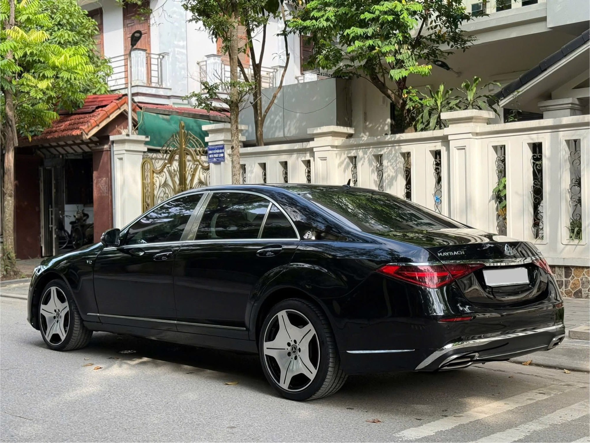 Chi tiết nội thất bọc da Maybach