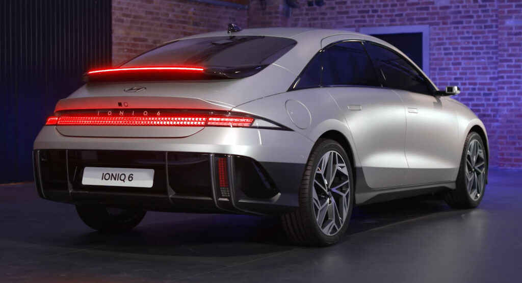 Xe Hyundai với dải đèn LED