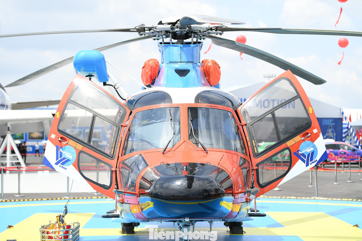 Hình ảnh trực thăng EC-155 B1