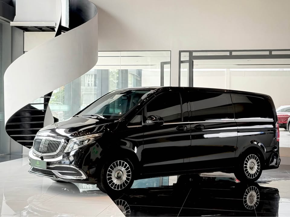 Ngoại thất Mercedes-Benz V 250 được nâng cấp kiểu Maybach