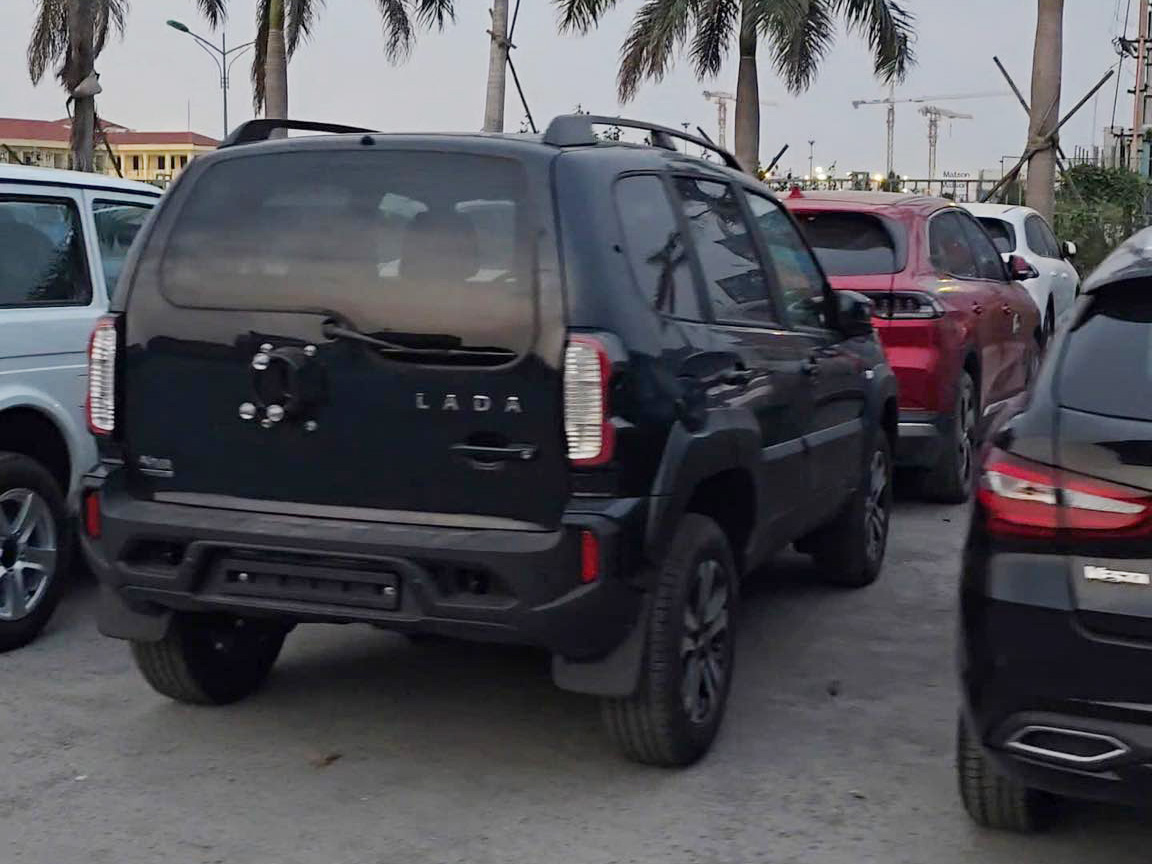 Lô xe Lada mẫu được nhập về Việt Nam từ năm ngoái.