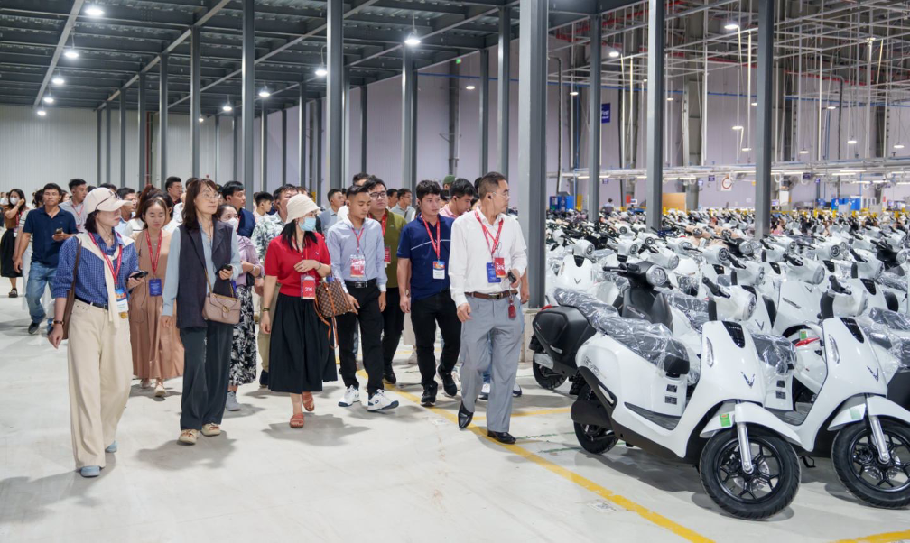 Đại diện nhà phân phối thăm nhà máy sản xuất xe máy điện tại Hải Phòng