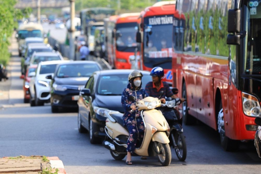 Giữ khoảng cách an toàn khi tắc đường