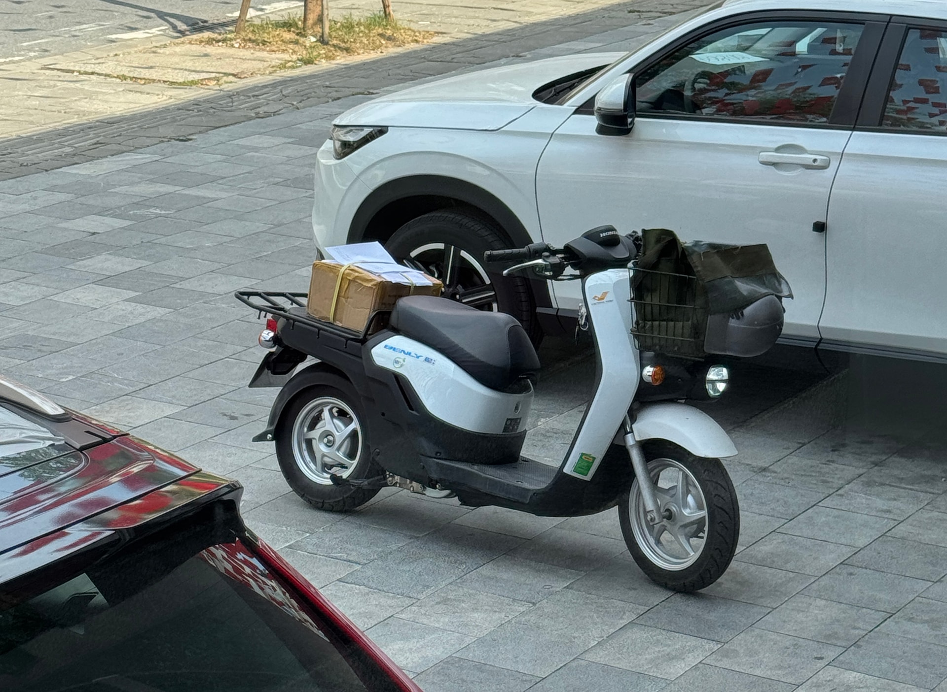 Xe máy điện giao hàng hiện đại