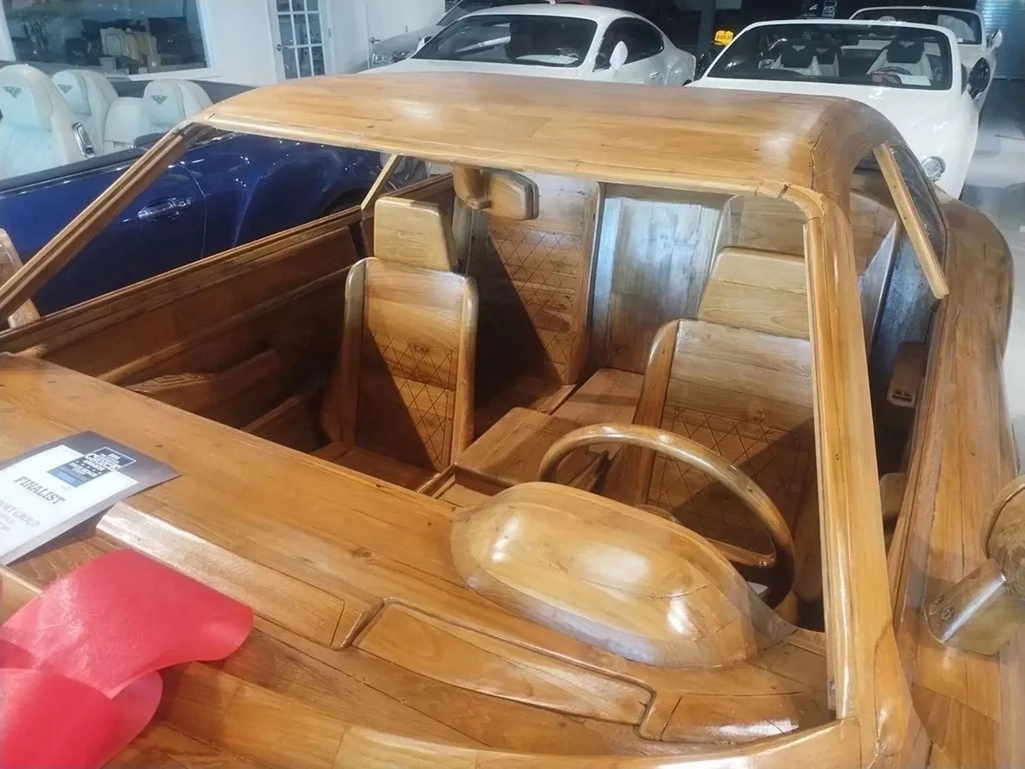 Nội thất xe được làm tỉ mỉ giống xe thật. Ảnh: Carscoops