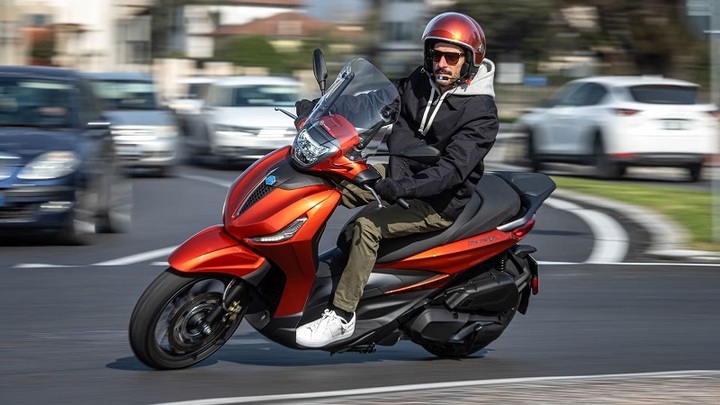 Xe Piaggio Beverly 400 S màu đỏ