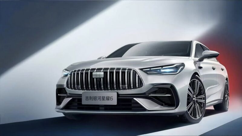 Thiết kế đầu xe giống Mercedes