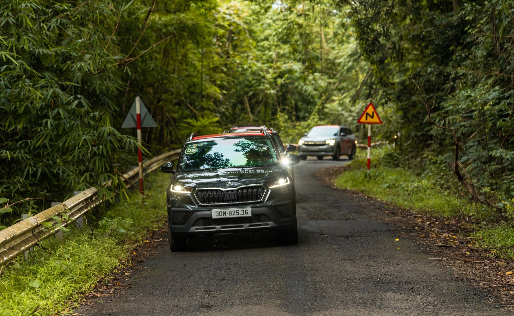 Các mẫu SUV vượt đèo dốc, bùn đất