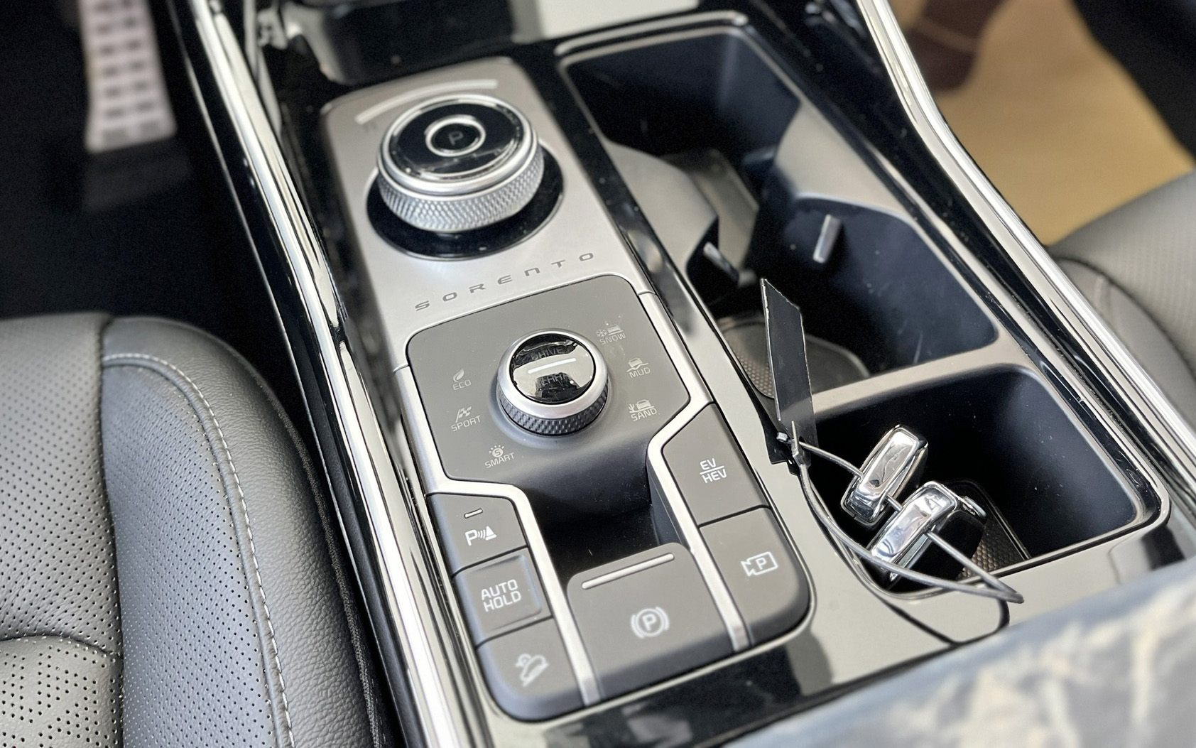 Xe SUV hybrid tiện nghi cao cấp