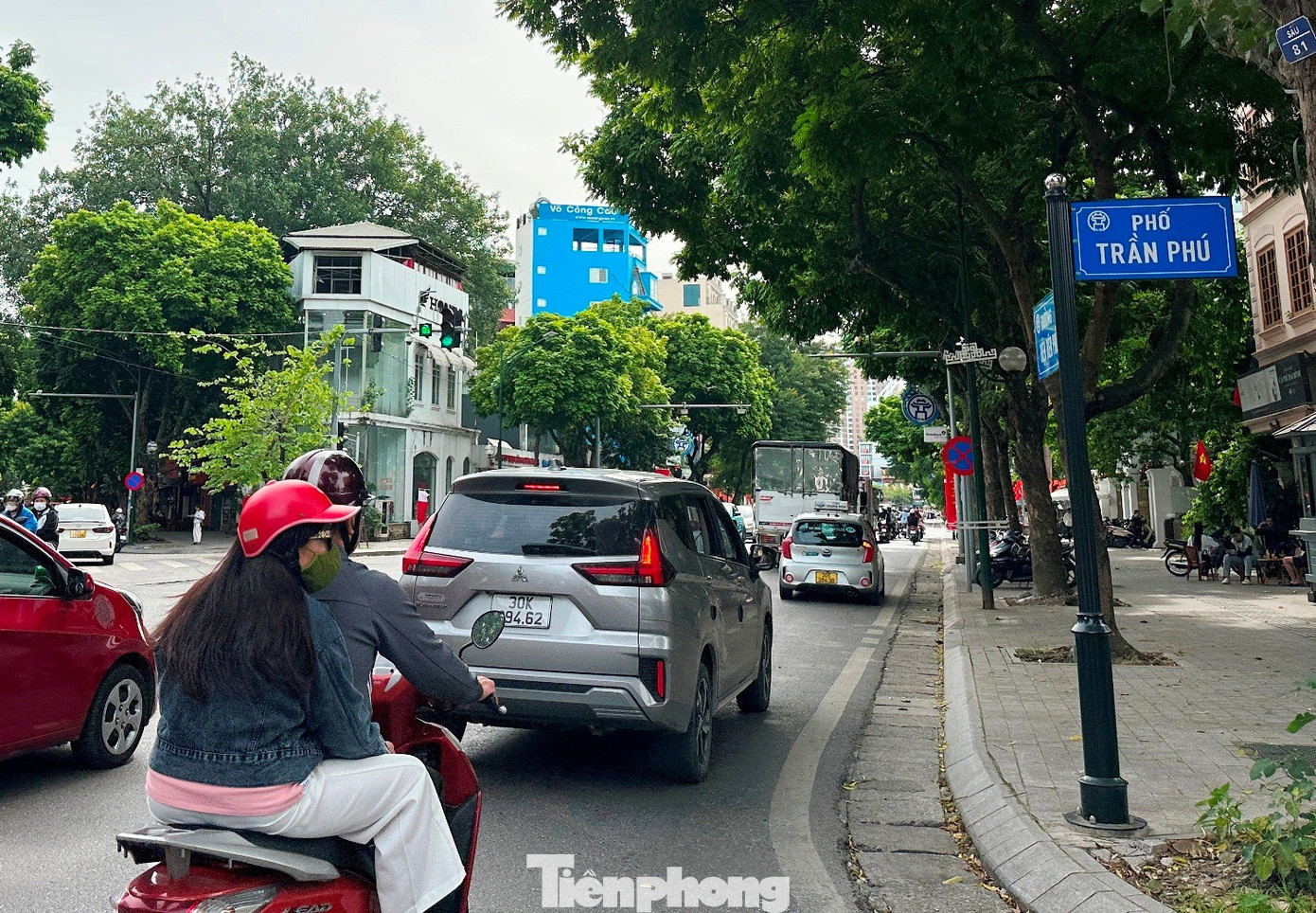 Ùn tắc tại nút giao Điện Biên Phủ - Trần Phú vào giờ cao điểm Xe xếp hàng dài khi chờ đèn tín hiệu tại nút giao Điện Biên Phủ - Trần Phú