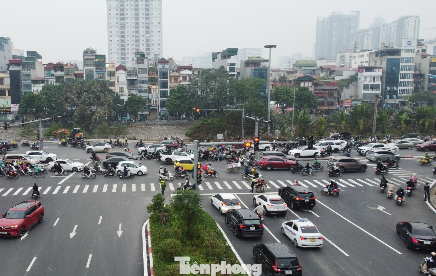 Thực trạng tại nút giao Láng - Yên Lãng Nút giao Láng - Yên Lãng đông đúc phương tiện