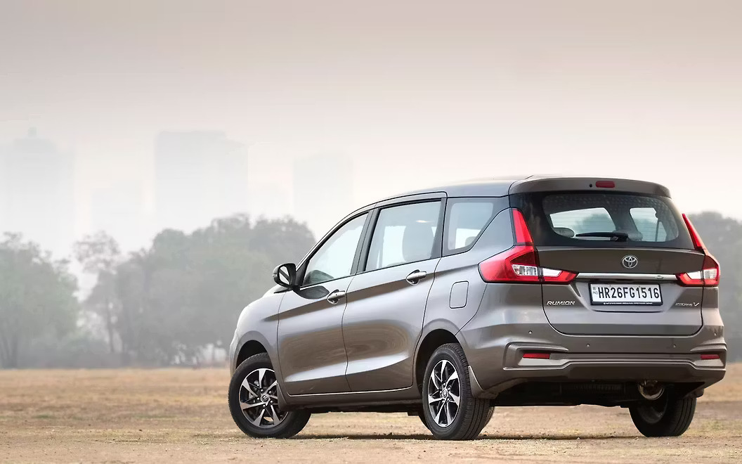 Phần đuôi Toyota Rumion