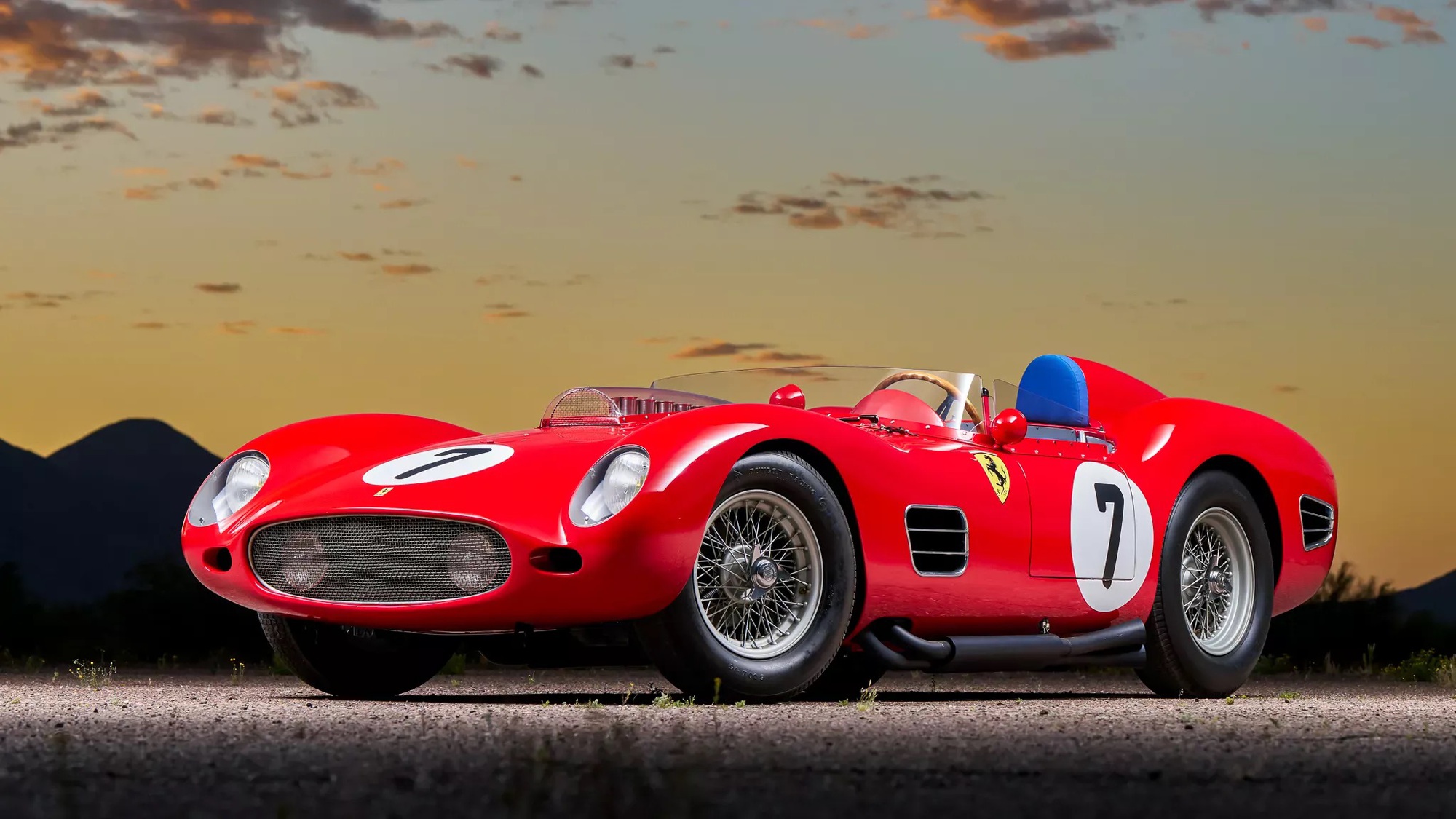 Ngoại thất chiếc xe giống Ferrari với thân vỏ nhôm