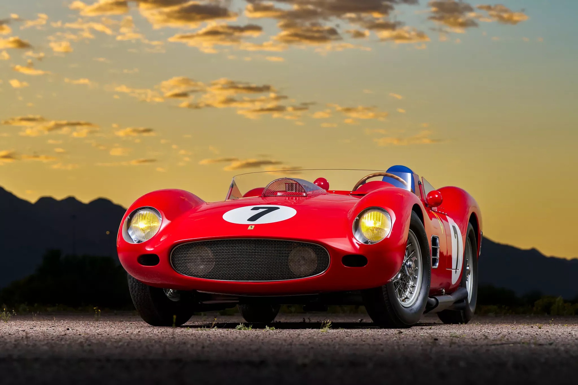 Giá đấu giá chiếc xe tương đương vài mẫu Ferrari cũ