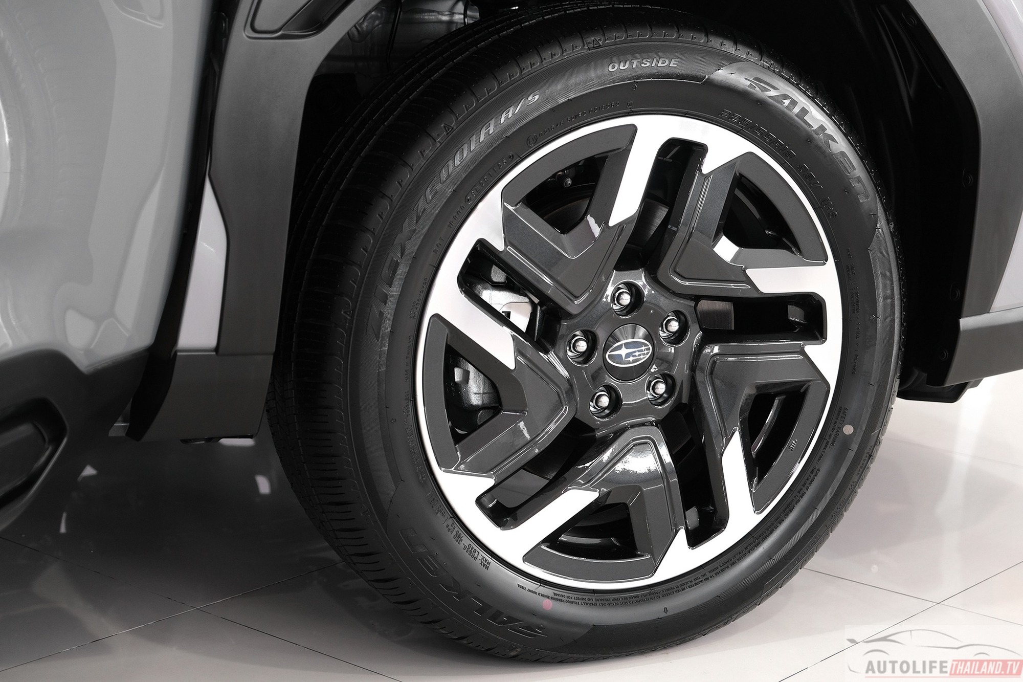 Cửa hậu xe với cốp điện đá rảnh tay