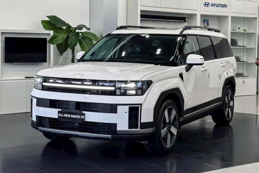 Hyundai Santa Fe Hyundai Santa Fe tăng trưởng mạnh mẽ trong phân khúc xe gầm cao cỡ D