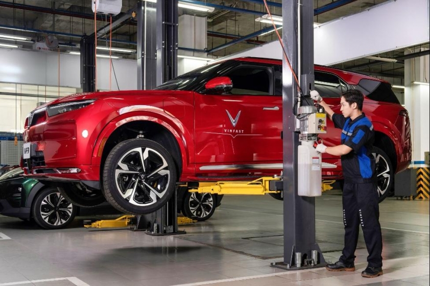 VinFast hỗ trợ khách hàng sau mưa lũ Hình ảnh xe VinFast tại đại lý