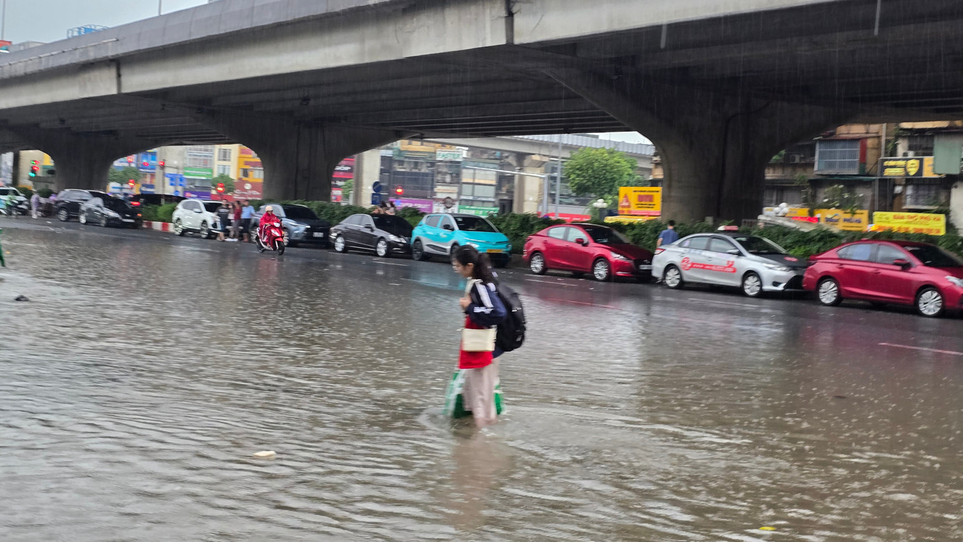 Ùn tắc và ngập úng khu vực này rất nghiêm trọng
