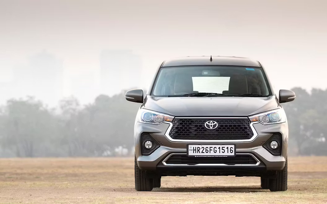 Ngoại thất Toyota Rumion nhìn gần giống Suzuki Ertiga