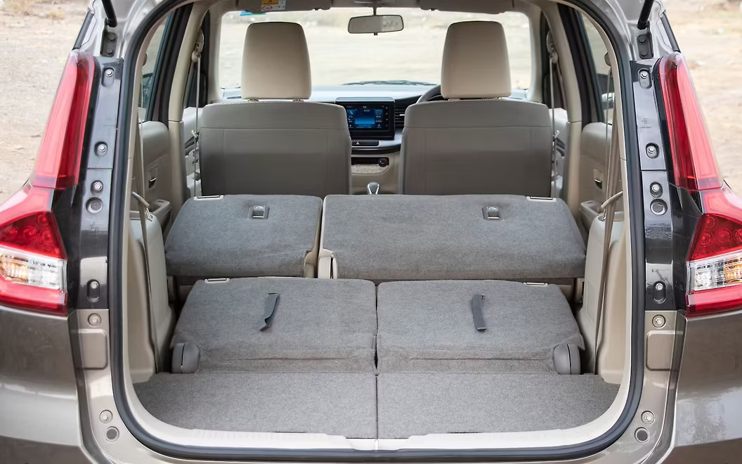Khoang nội thất Toyota Rumion gần như bản gốc của Ertiga