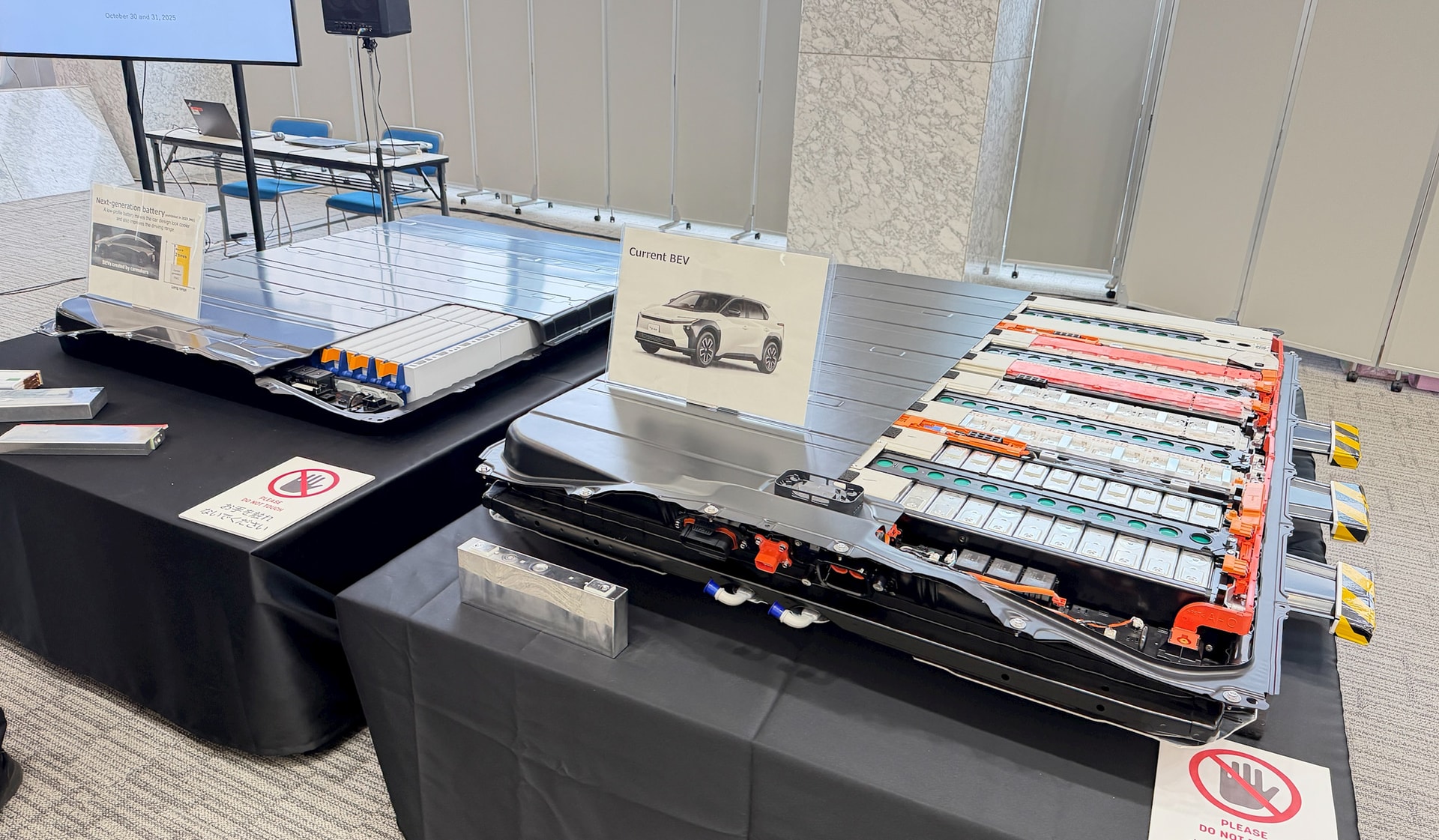 Công nghiệp ô tô điện Nhật Bản đặt cược vào khả năng tự chủ pin thể rắn- Ảnh 2. Tương quan pin xe điện Toyota thế hệ mới và hiện nay