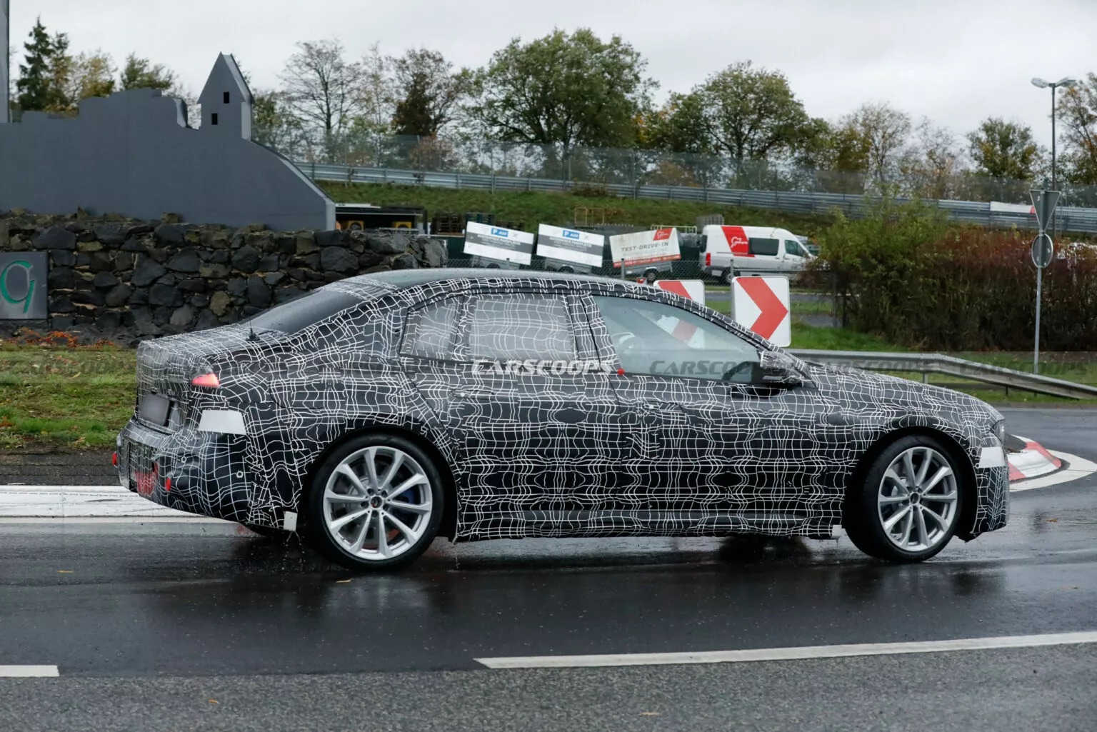 Khung kính đặc trưng của BMW i3