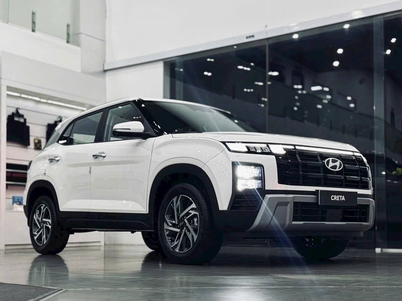Hyundai Creta giảm giá tới 49 triệu tại đại lý, giá thực tế rẻ ngang SUV hạng A- Ảnh 2. Hyundai Creta giảm giá so với đối thủ