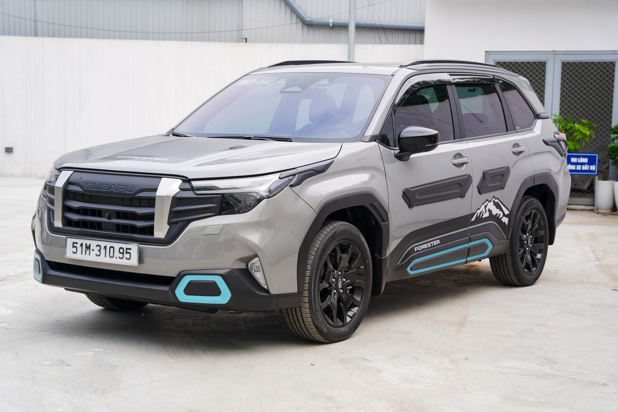 Cầm lái Subaru Forester vừa ra mắt: Động cơ mạnh hơn, tăng tốc tốt hơn nhưng ‘nước hậu’ còn yếu- Ảnh 3. Xe lắp gói phụ kiện địa hình Subaru Forester