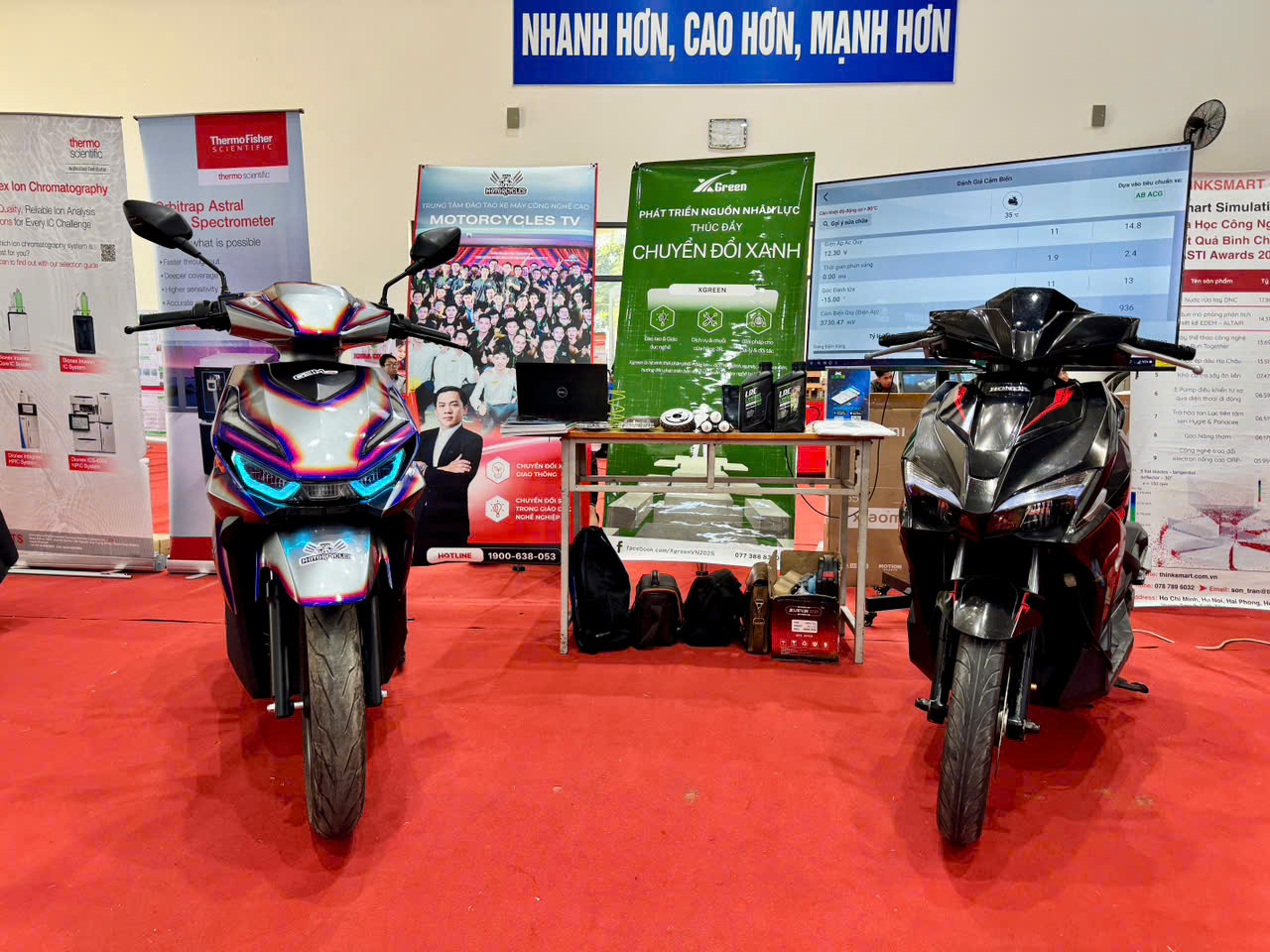 Hoán cải xe máy xăng sang xe điện: Khả thi?- Ảnh 1. Xe máy xăng được gắn thêm bộ phận chuyển đổi động cơ điện, pin, IC điều khiển tại cơ sở Motorcyles TV