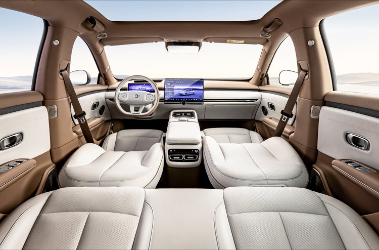 So sánh mẫu xe điện mới với đối thủ cạnh tranh Nevo A06 cạnh tranh trực tiếp trong phân khúc sedan điện tầm trung