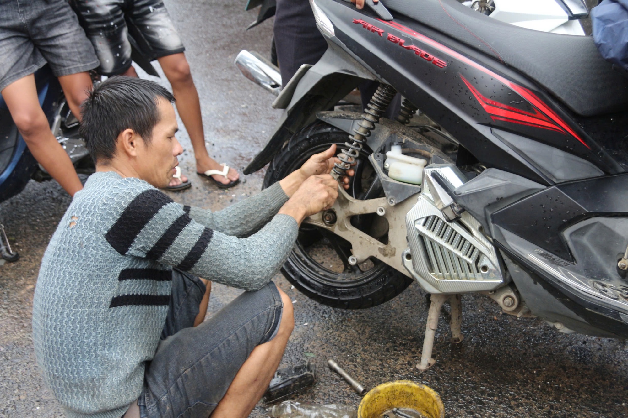 Cơ sở sửa chữa xe máy quá tải