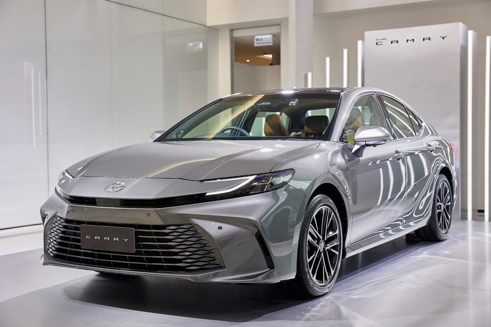 Tháng trước giảm giá 100 triệu, sang tháng 11 Toyota Camry giảm mạnh tay 150 triệu- Ảnh 1. Toyota Camry giảm giá mạnh tháng 11