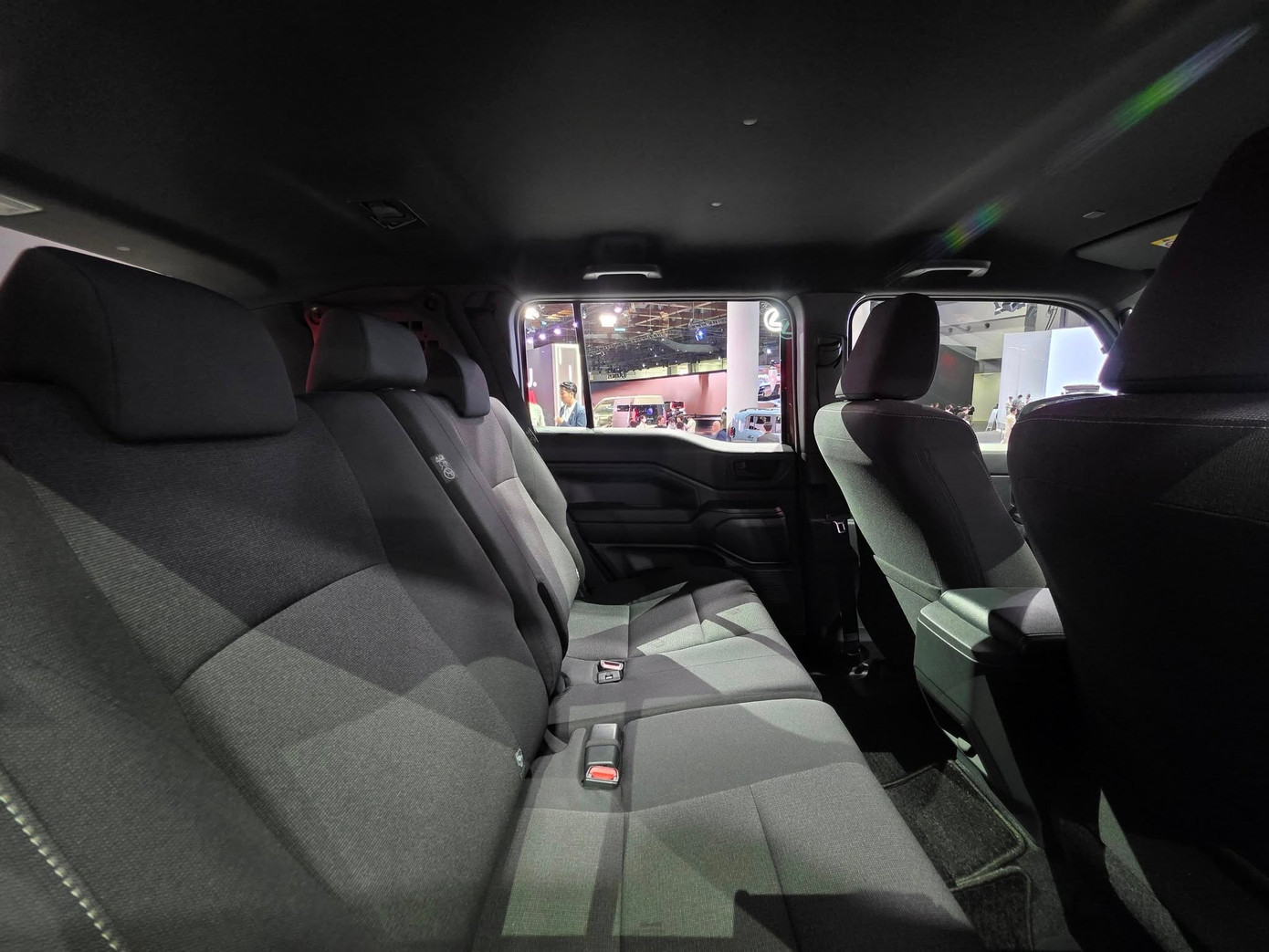 Toyota Việt Nam hé lộ thời điểm mở bán Land Cruiser FJ- Ảnh 5. So sánh khả năng off-road giữa Land Cruiser FJ và Subaru Forester