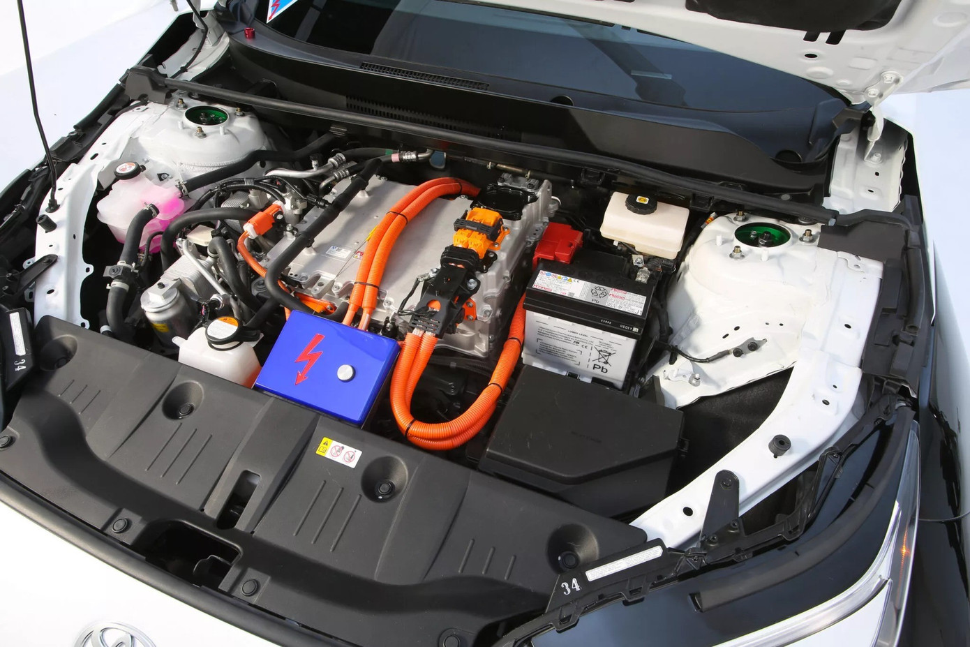 Toyota hé lộ biến thể xe điện hiệu suất cao- Ảnh 2. Hệ thống truyền động mô-tơ kép AWD