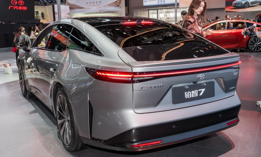 Toyota bZ7 1 Thân xe Toyota bZ7