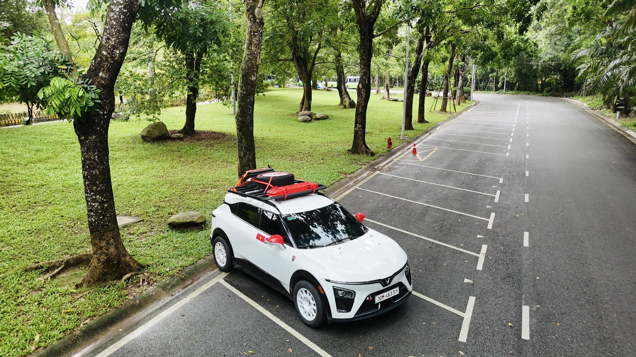 Chiếc xe điện trước khi bắt đầu hành trình Xe điện chuẩn bị xuất phát