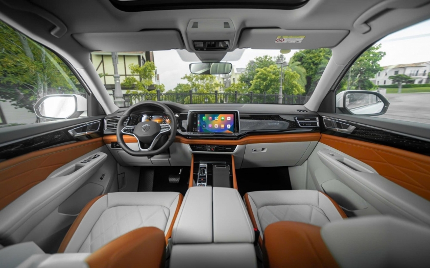 Volkswagen Teramont President 4 Cửa sổ trời toàn cảnh và các tính năng tiện ích