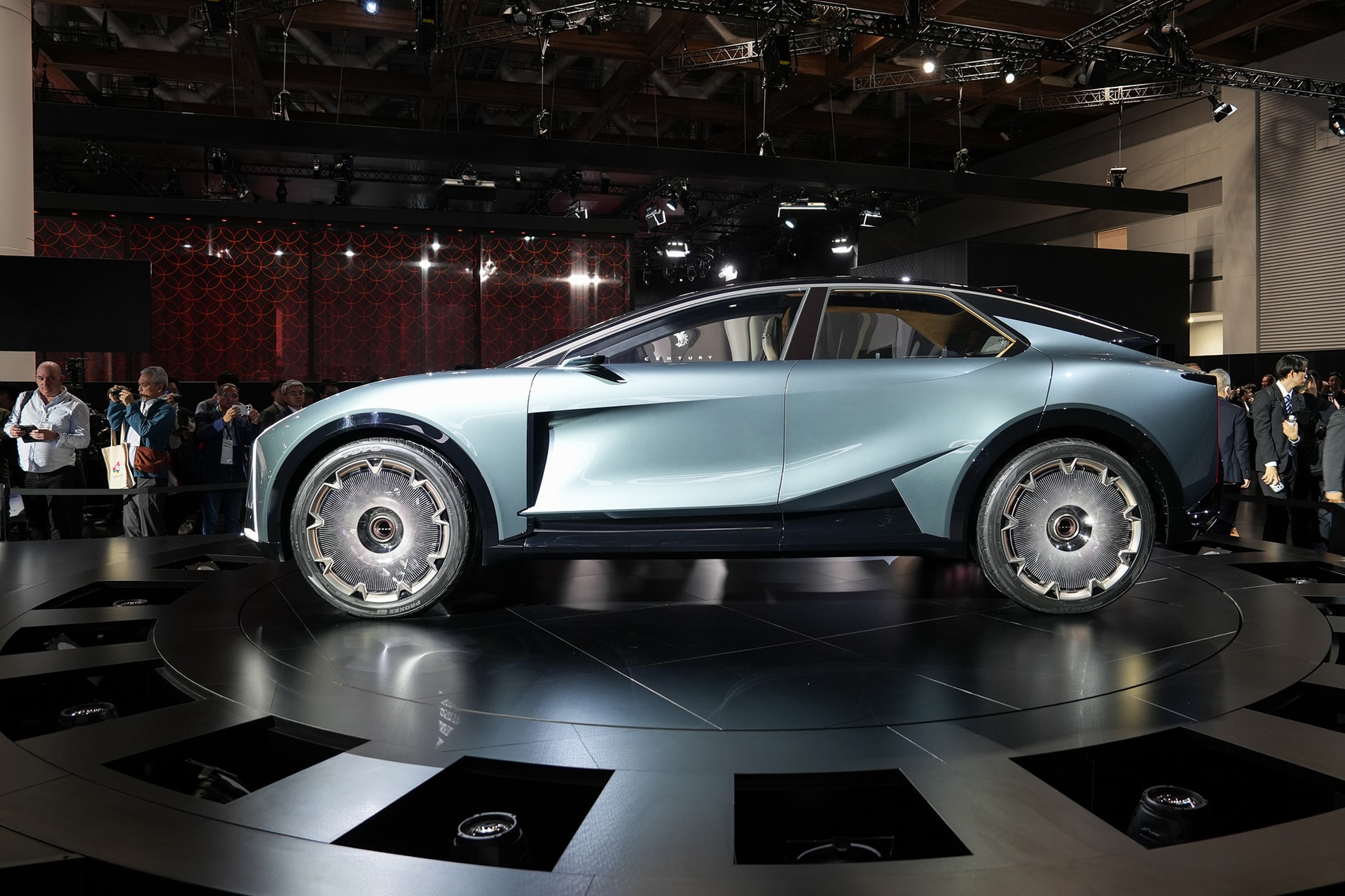 Công nghiệp ô tô điện Nhật Bản đặt cược vào khả năng tự chủ pin thể rắn- Ảnh 3. Mẫu xe ý tưởng sử dụng pin thể rắn tại JMS