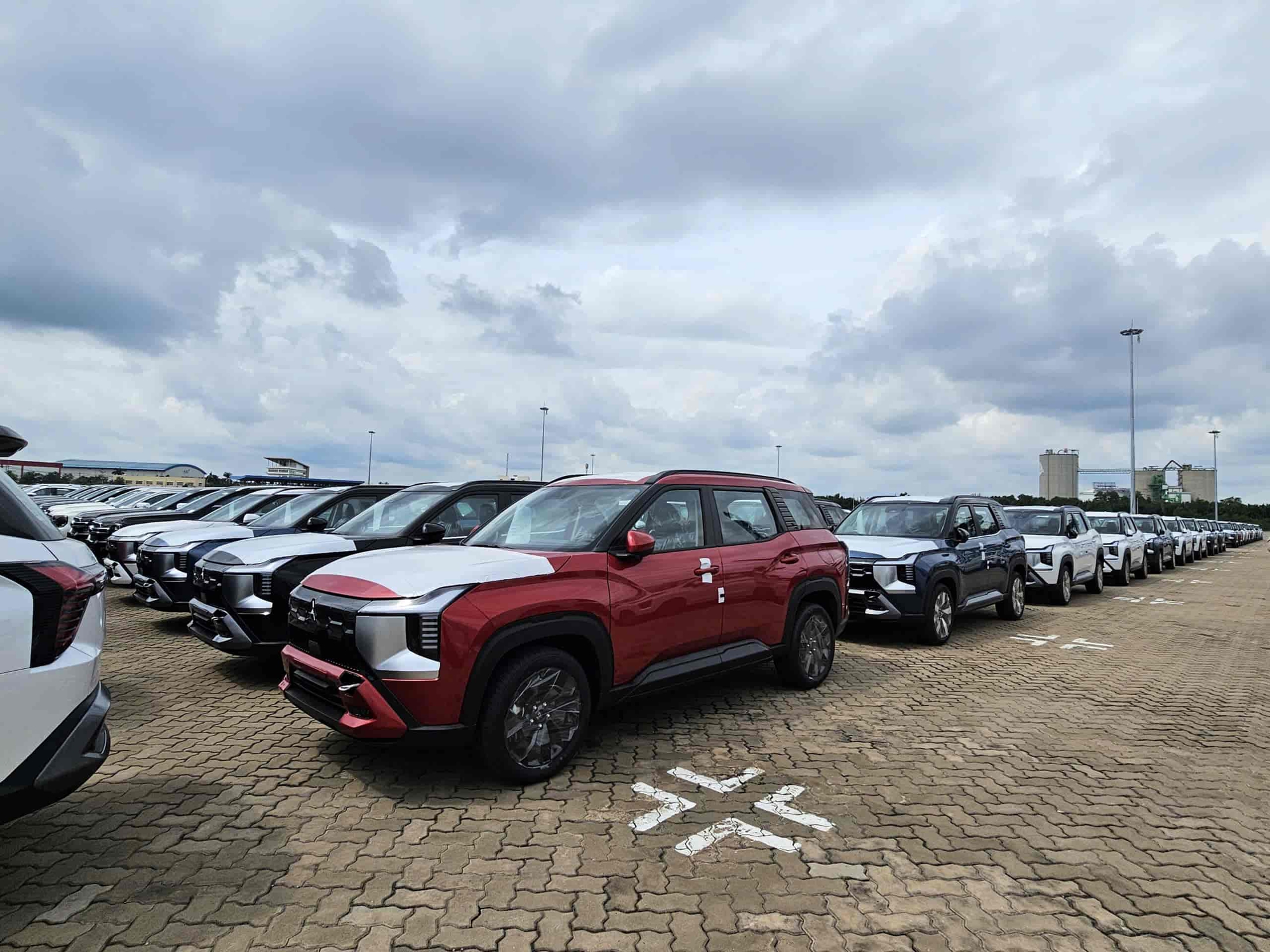 Mitsubishi Destinator màu sắc đa dạng Mitsubishi Destinator có nhiều màu sơn tại Việt Nam