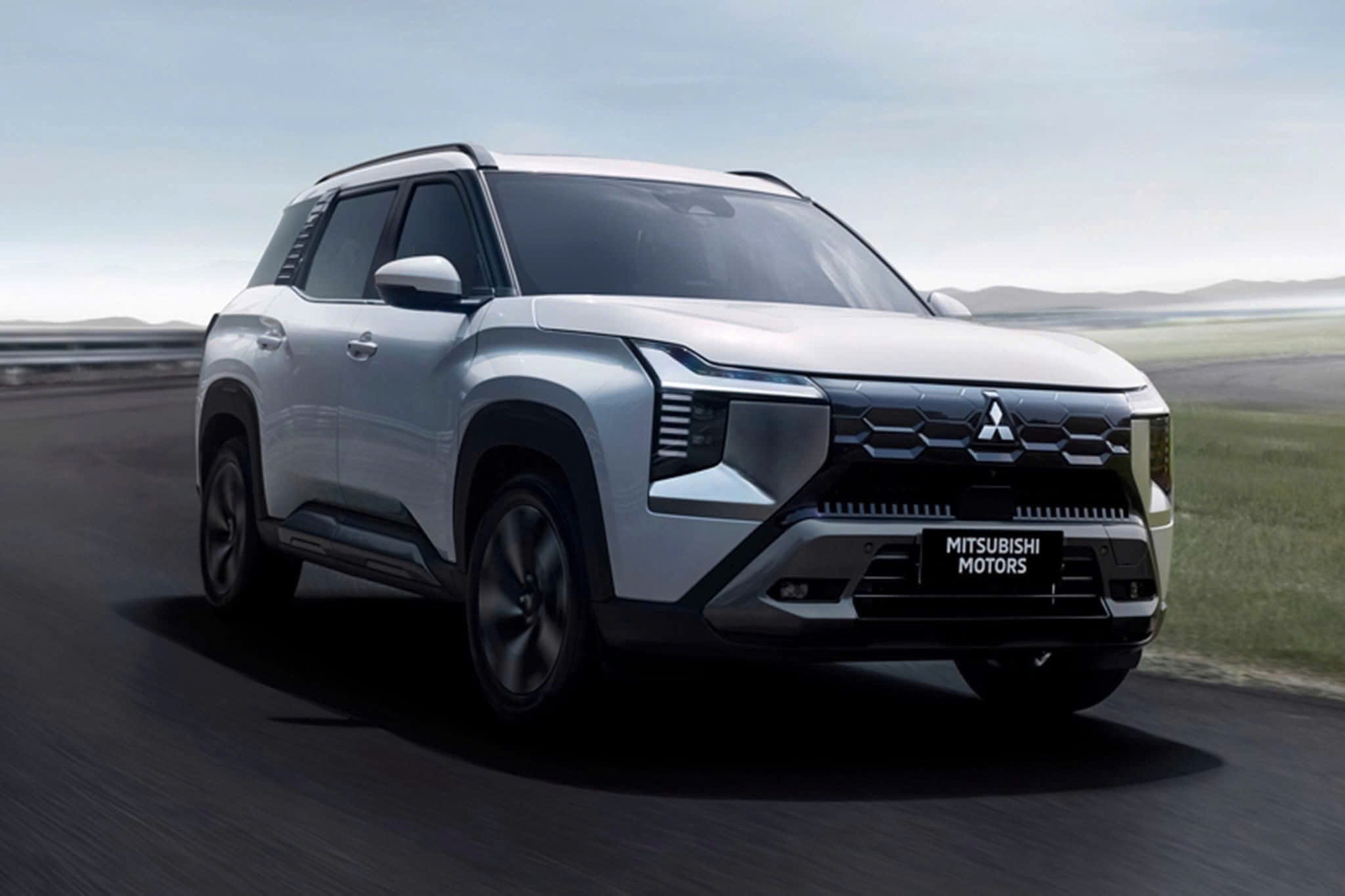 Ngoại thất hầm hố của Mitsubishi Destinator Thiết kế mạnh mẽ của Mitsubishi Destinator so với đàn em Xforce