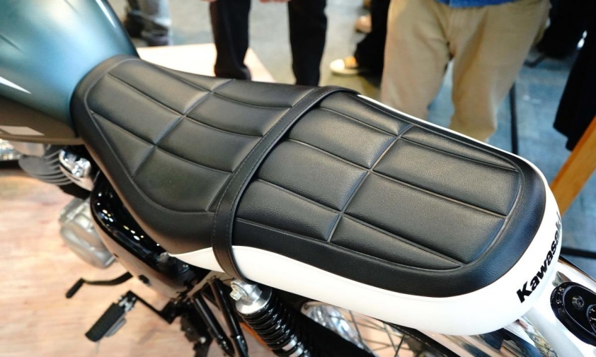 Kawasaki W230 2025 5 Thiết kế yên xe Kawasaki W230 2025