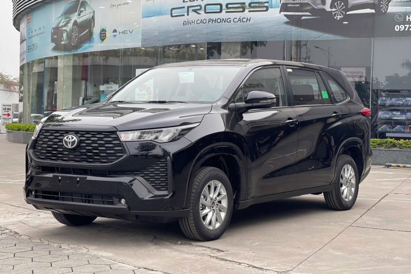 Ngoại thất Toyota Innova Cross