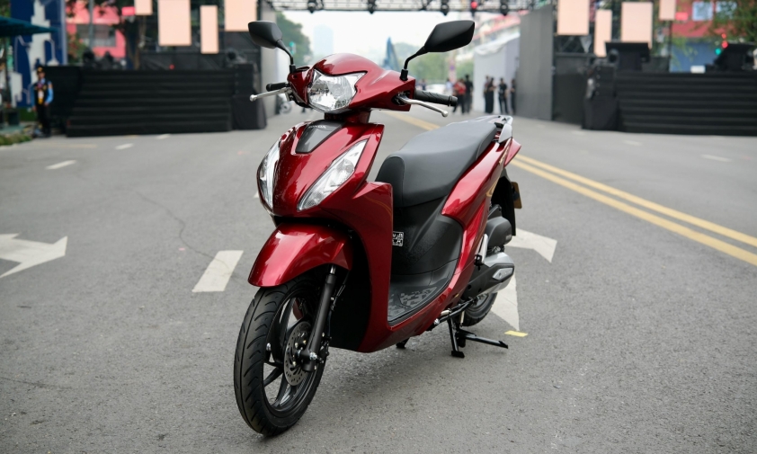 Honda Vision 2026 5 Phối màu đỏ đen trên phiên bản Cao cấp