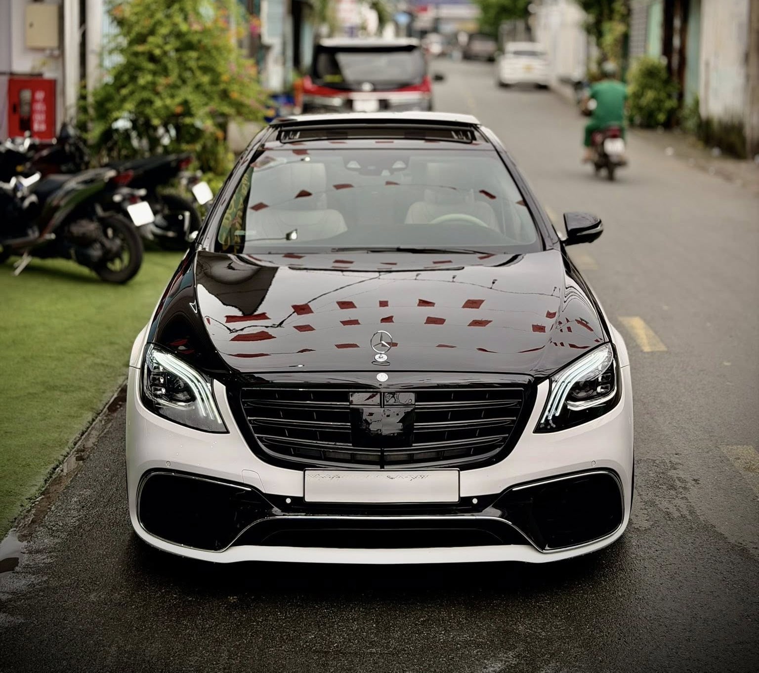 Thiết kế lưới tản nhiệt và cản trước Lưới tản nhiệt và cản trước của Mercedes-Benz S 400 độ AMG